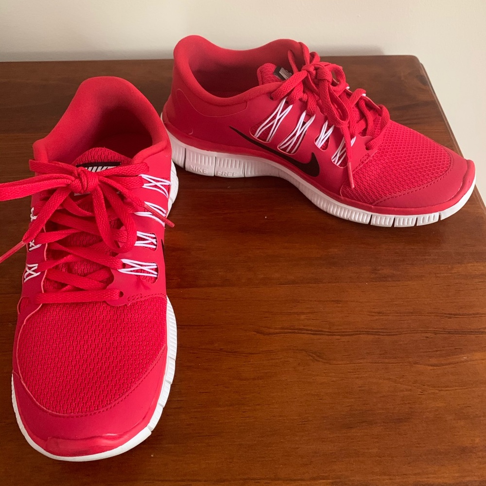 Nike Free Women’s Red NEW size 8